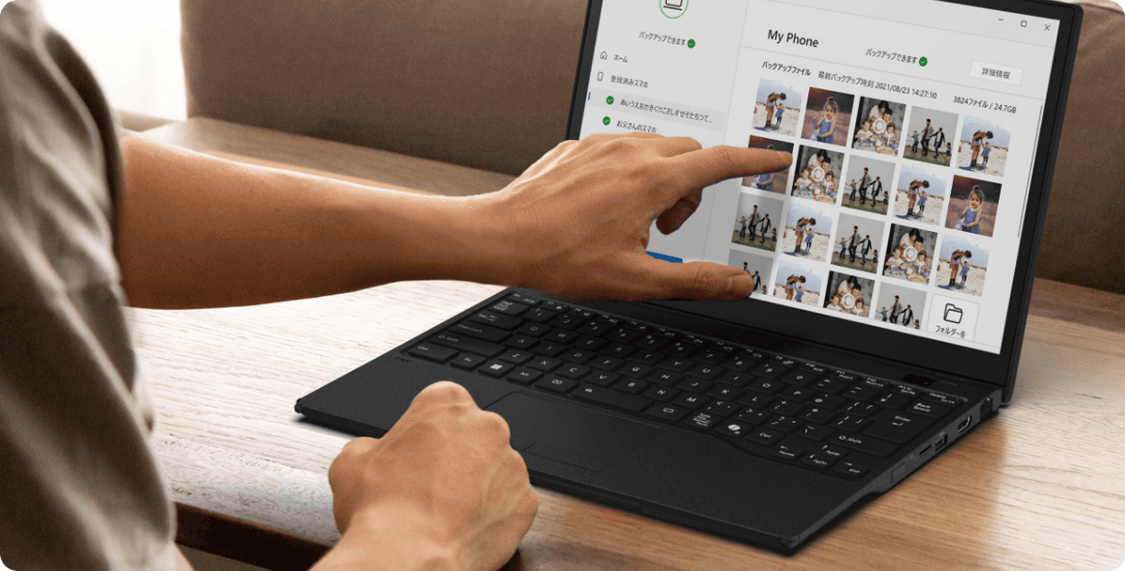 タッチパネル付13.3型ワイドの大画面